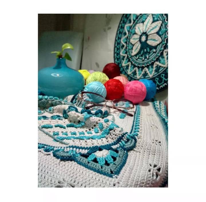 کیف بافتنی کنار گربه