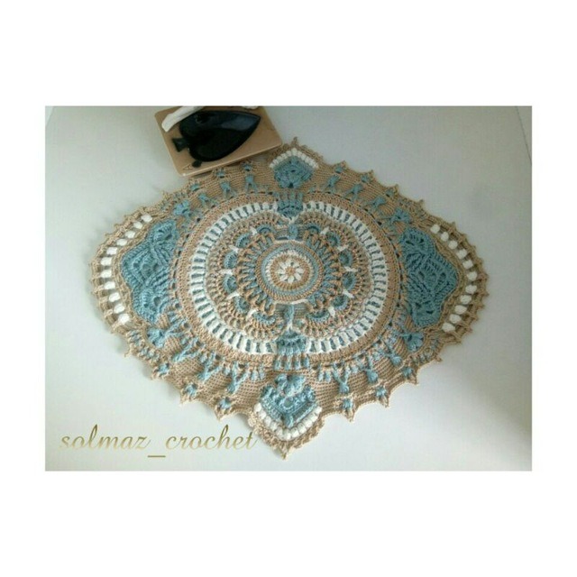 نمونه رومیزی و گل‌های قلاب‌بافی